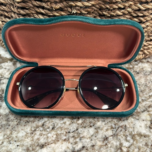Gucci Sun glasses - Picture 1 of 8